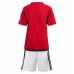 Camiseta Manchester United Primera Equipación para niños 2023-24 manga corta (+ pantalones cortos)